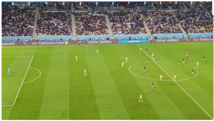 فضيحة تحكيمية لأول مرة في كأس العالم.. أستراليا تلعب ب12 لاعب ضد فرنسا (صورة)