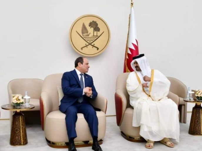 بالصور.. الرئيس المصري عبدالفتاح السيسي يصل قطر لحضور حفل افتتاح كأس العالم